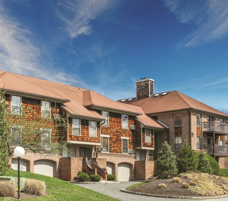 Invesco completes 161 million purchase, recap of 360unit Roseland