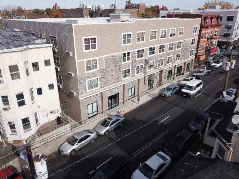 Paterson apartment, commercial building trades for 8 million Real