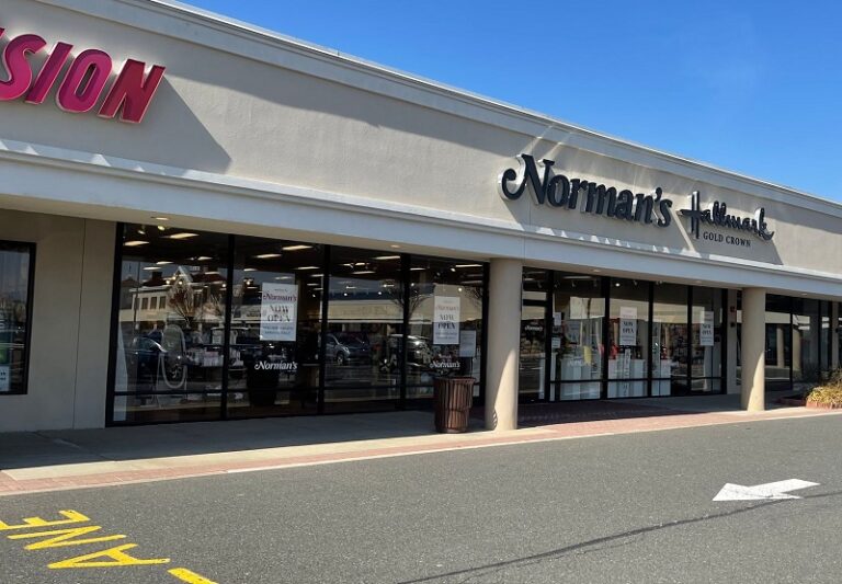 LMC Hallmark renews, expands to 6,000 sq. ft. at Bridgewater shopping
